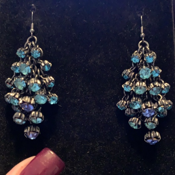 Nicole Miller Dangling Earrings Gunmetal/Blue - Picture 1 of 3